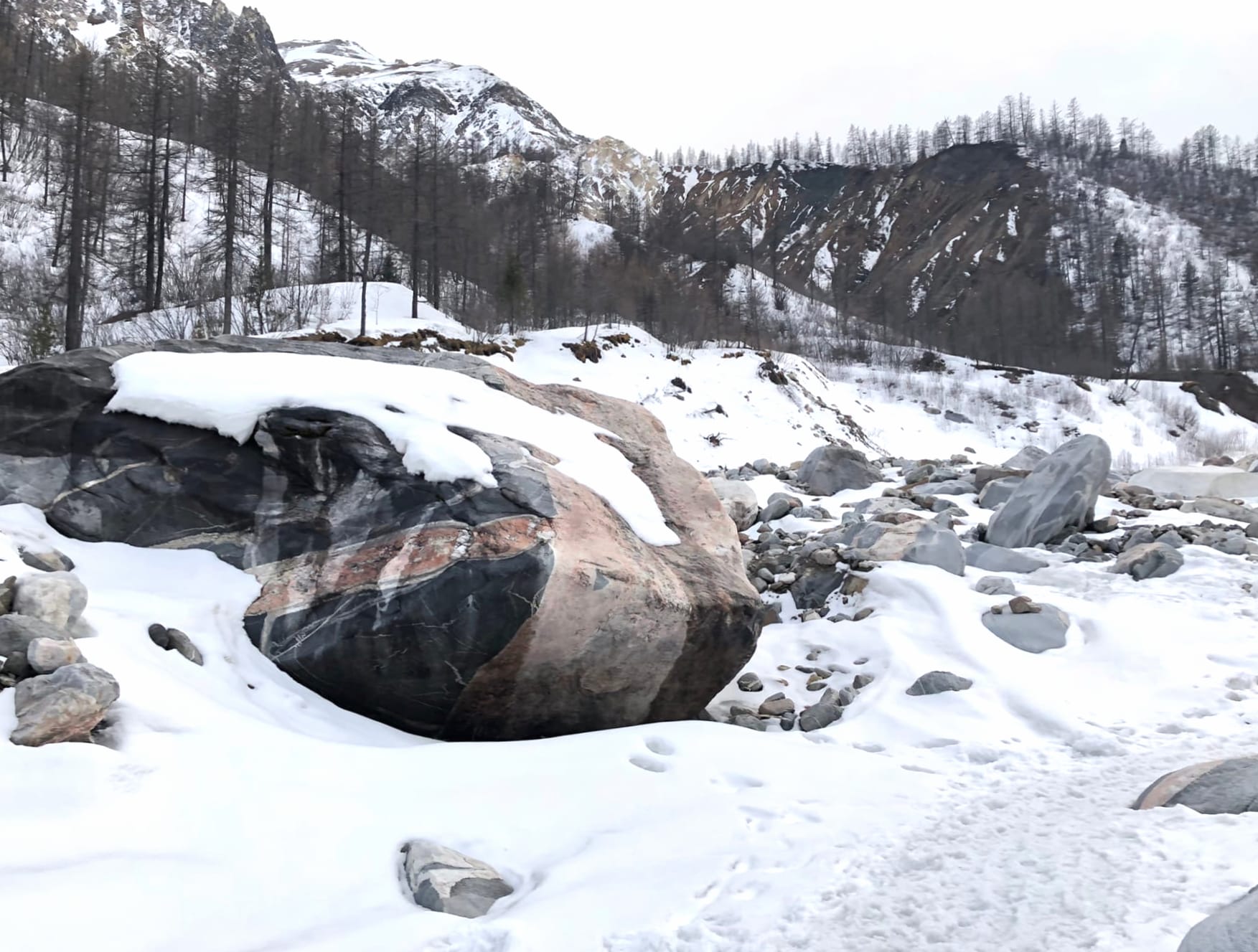 Stone Winter Russia Snow Snowflake Nature Mountain at 640 x 960 iPhone 4 size wallpapers HD quality