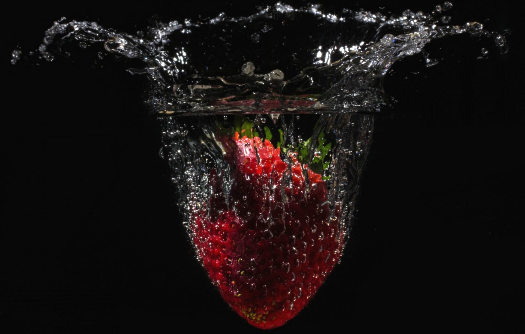 Strawberry Splash in Water wallpapers HD quality