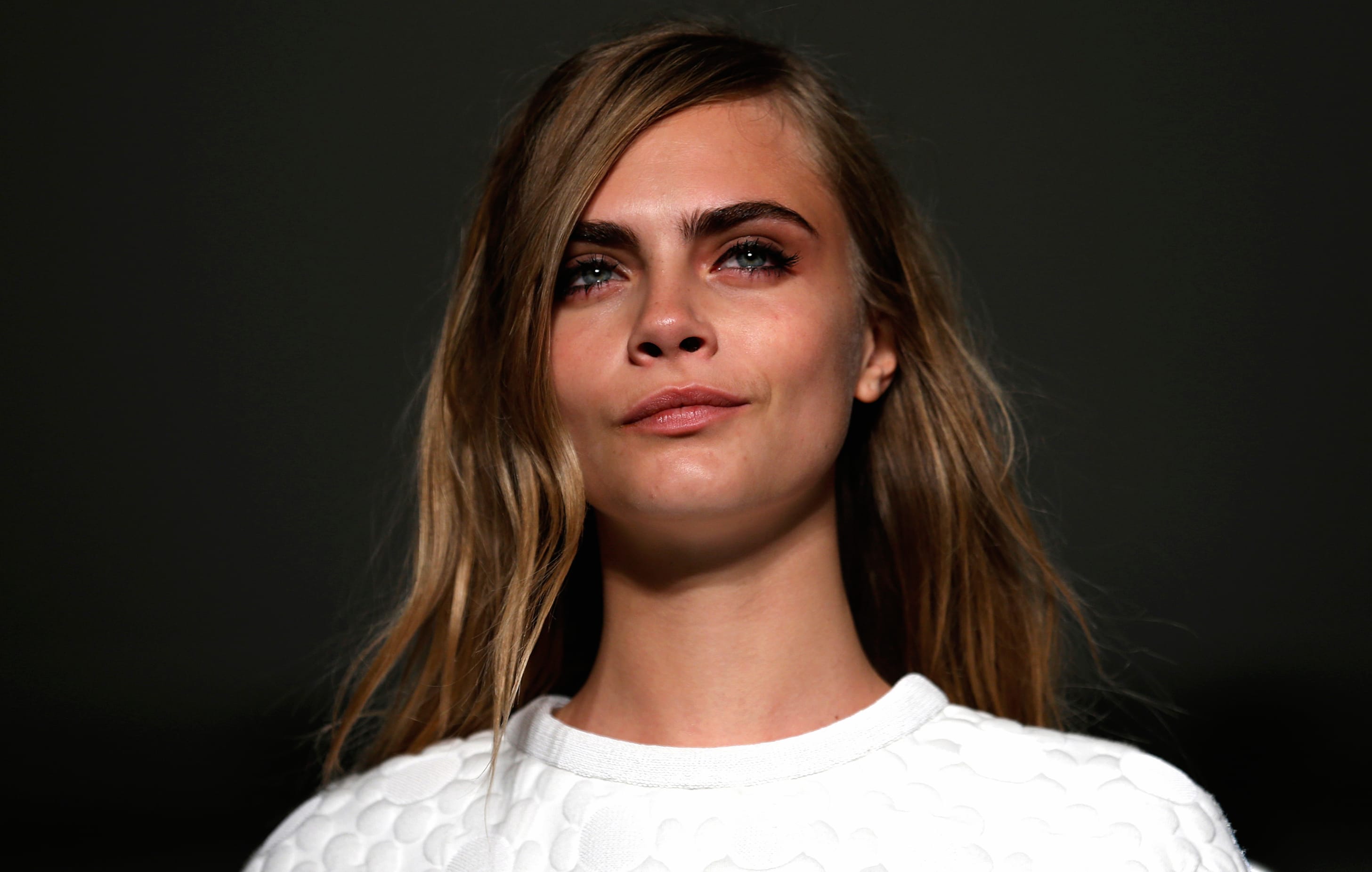 Stunning of Cara Delevingne with Blue Eyes at 1600 x 1200 size wallpapers HD quality