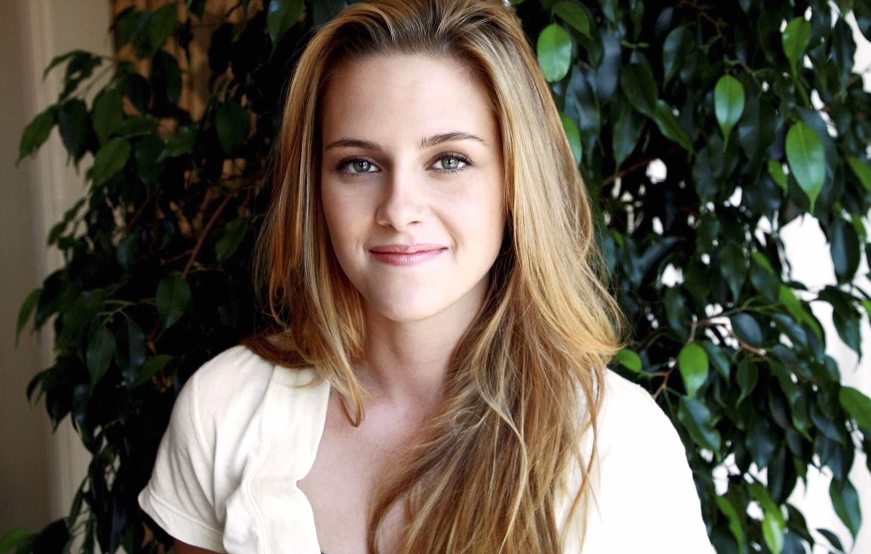 Stunning of Celebrity Kristen Stewart wallpapers HD quality