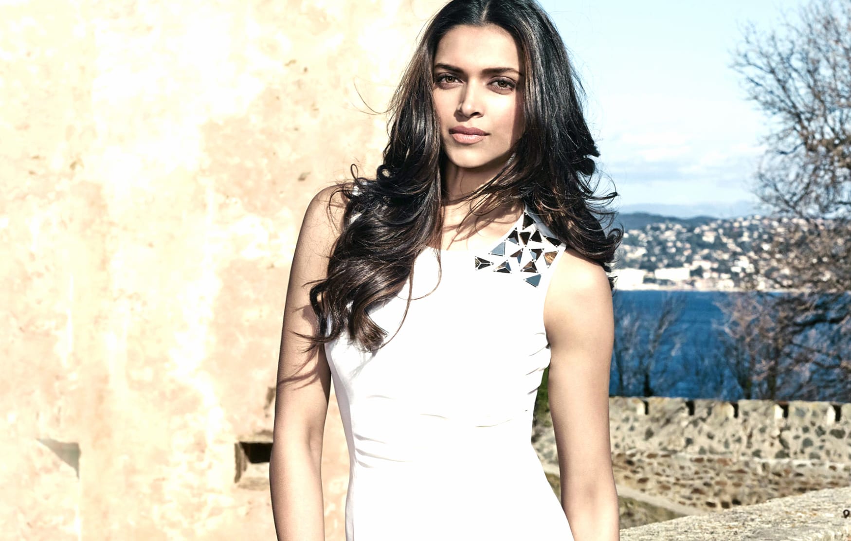 Stunning of Indian Actress Deepika Padukone wallpapers HD quality