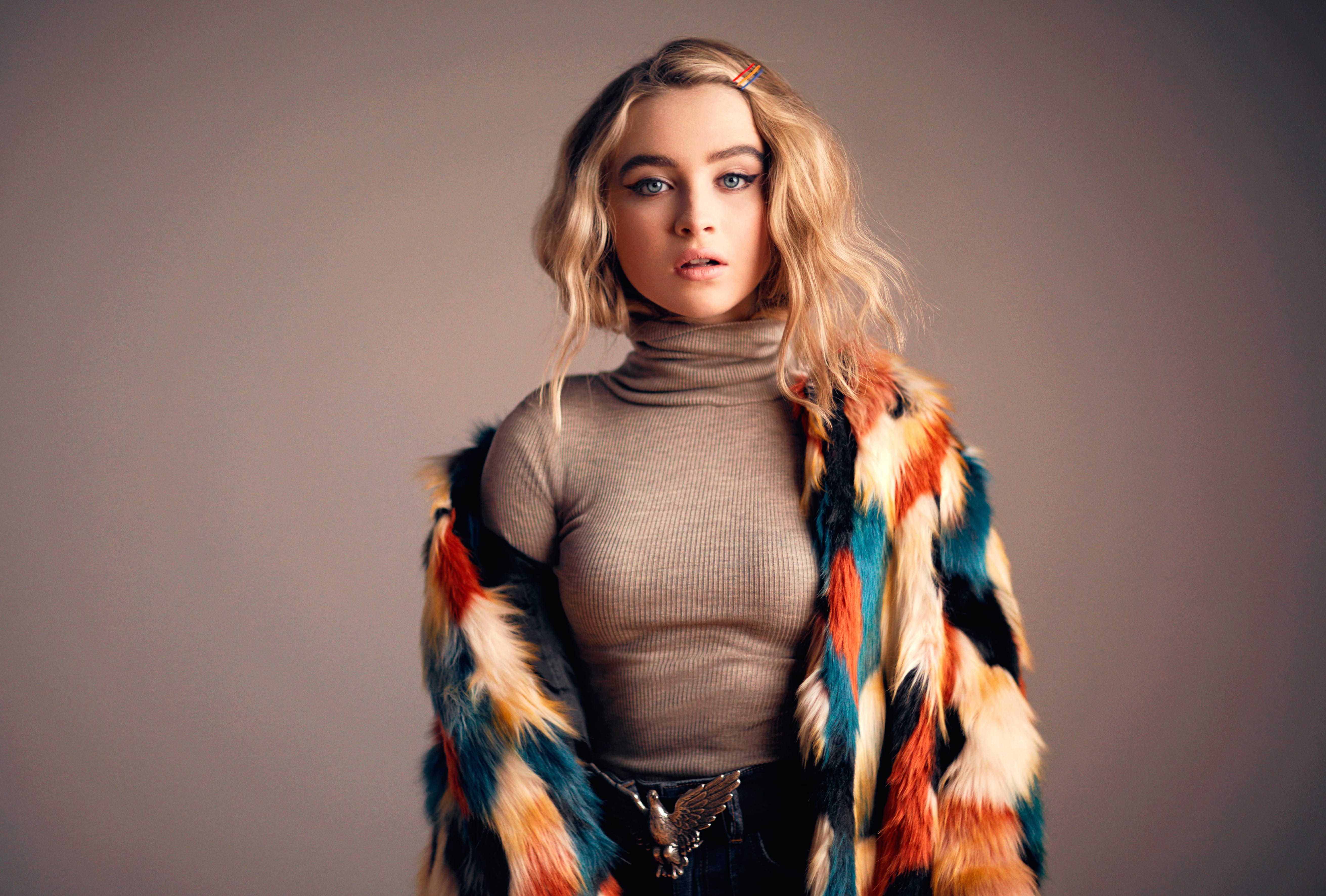 Stunning of Sabrina Carpenter Blonde Beauty with Blue Eyes wallpapers HD quality