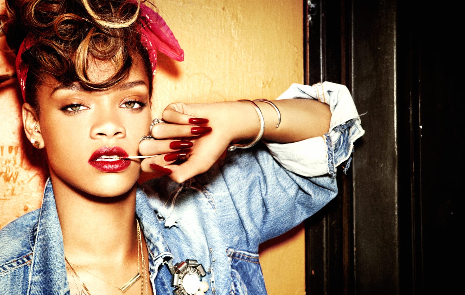 Stunning Rihanna Music Icon in Focus wallpapers HD quality