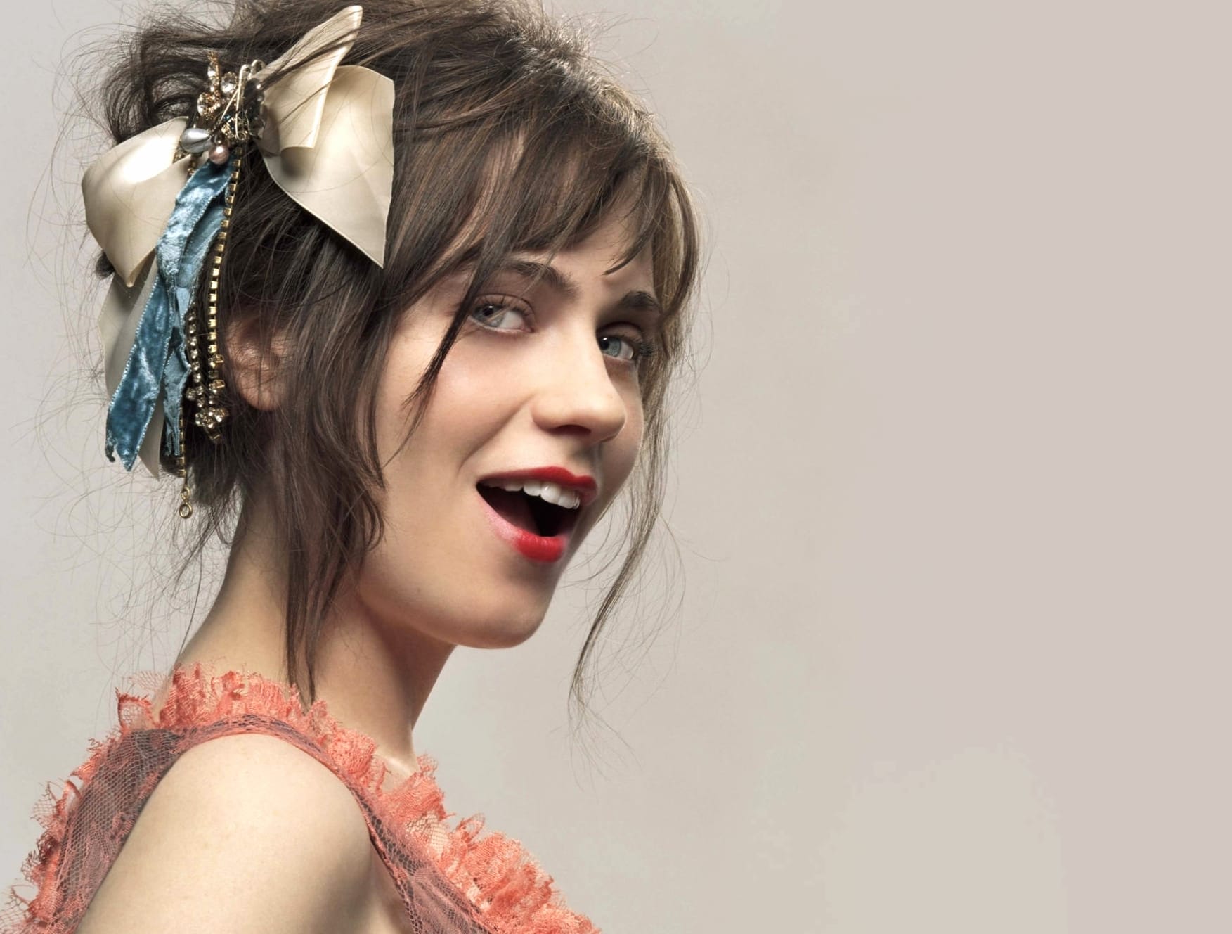 Stylish Zooey Deschanel wallpapers HD quality