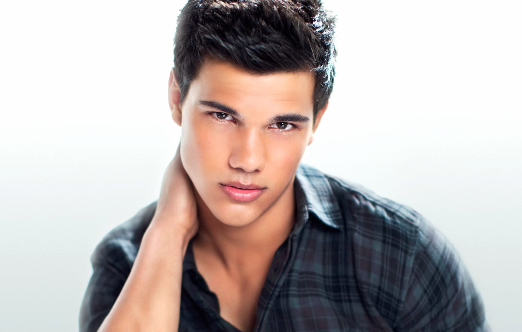 Taylor Lautner A Stunning Celebrity Moment wallpapers HD quality