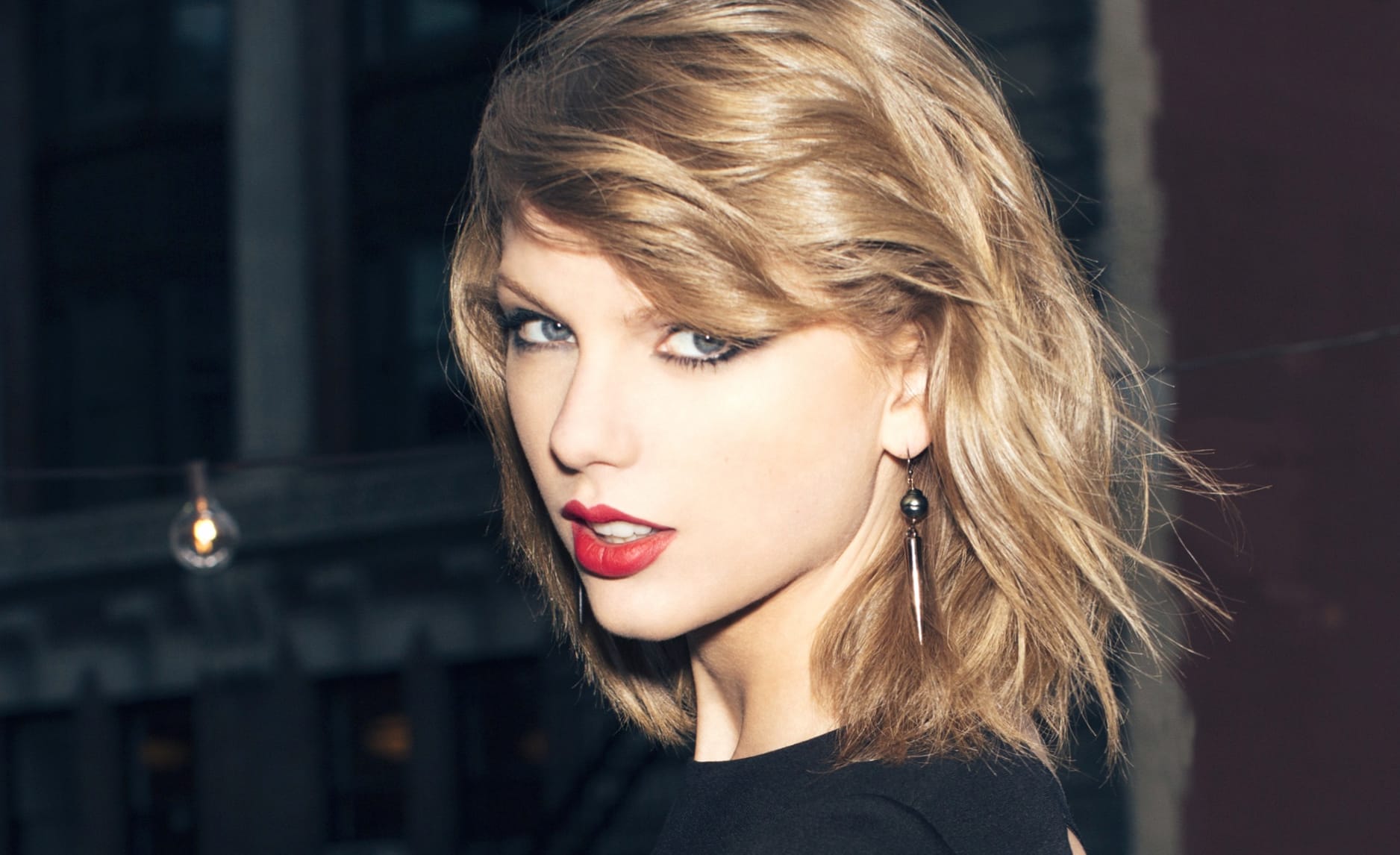 Taylor Swift A Captivating Music Icon wallpapers HD quality