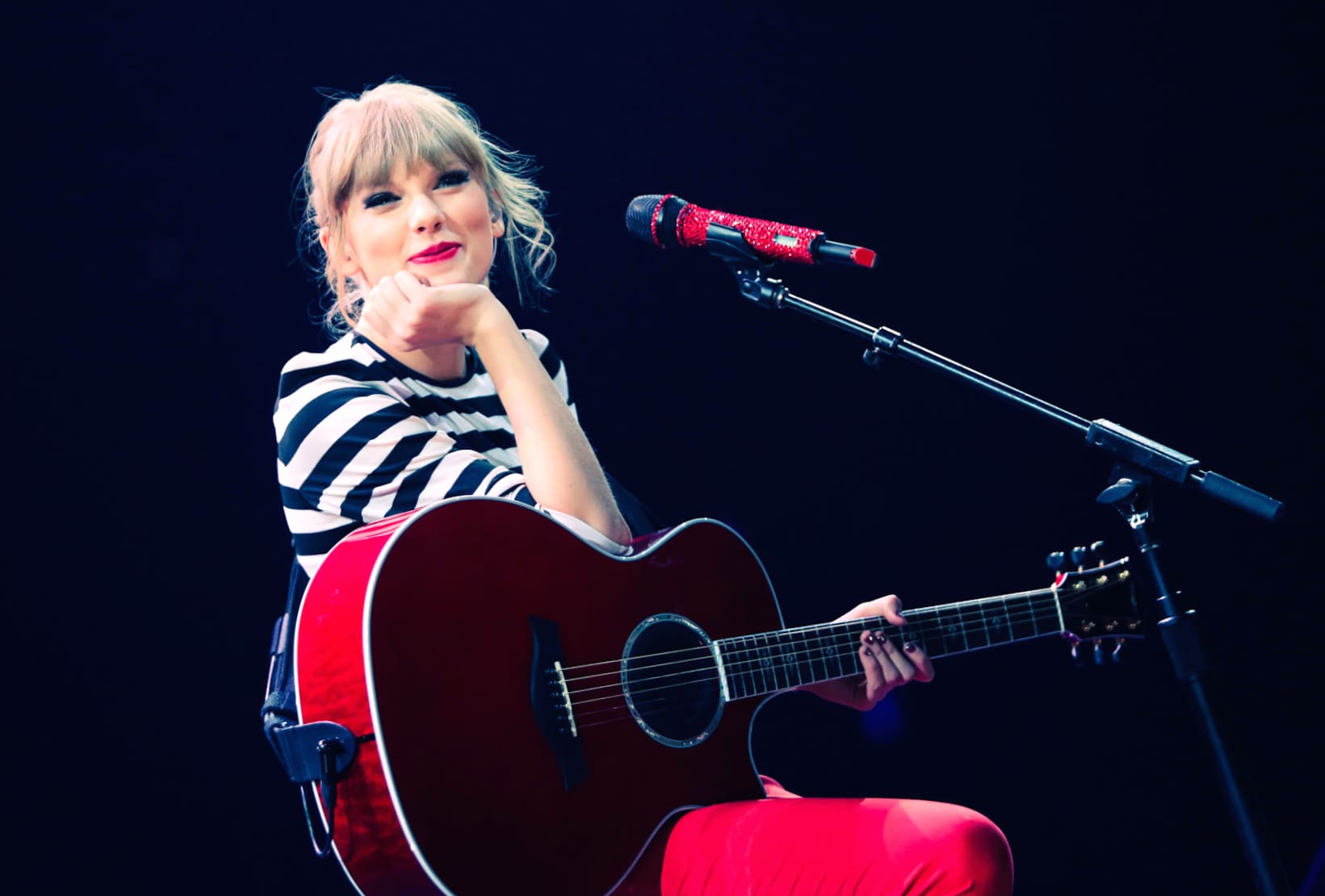 Taylor Swift A Musical Moment wallpapers HD quality