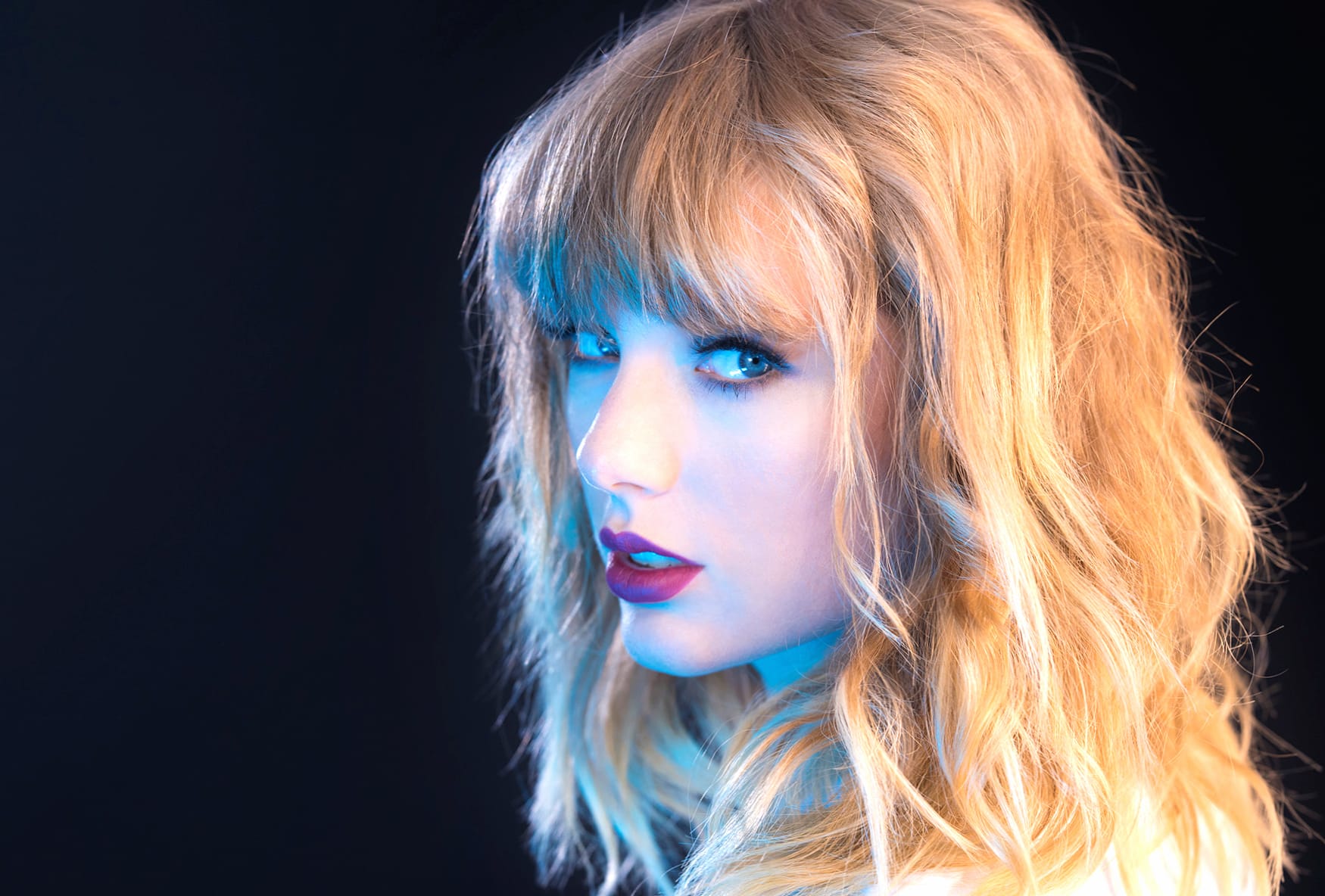 Taylor Swift Glamorous Blonde Beauty wallpapers HD quality