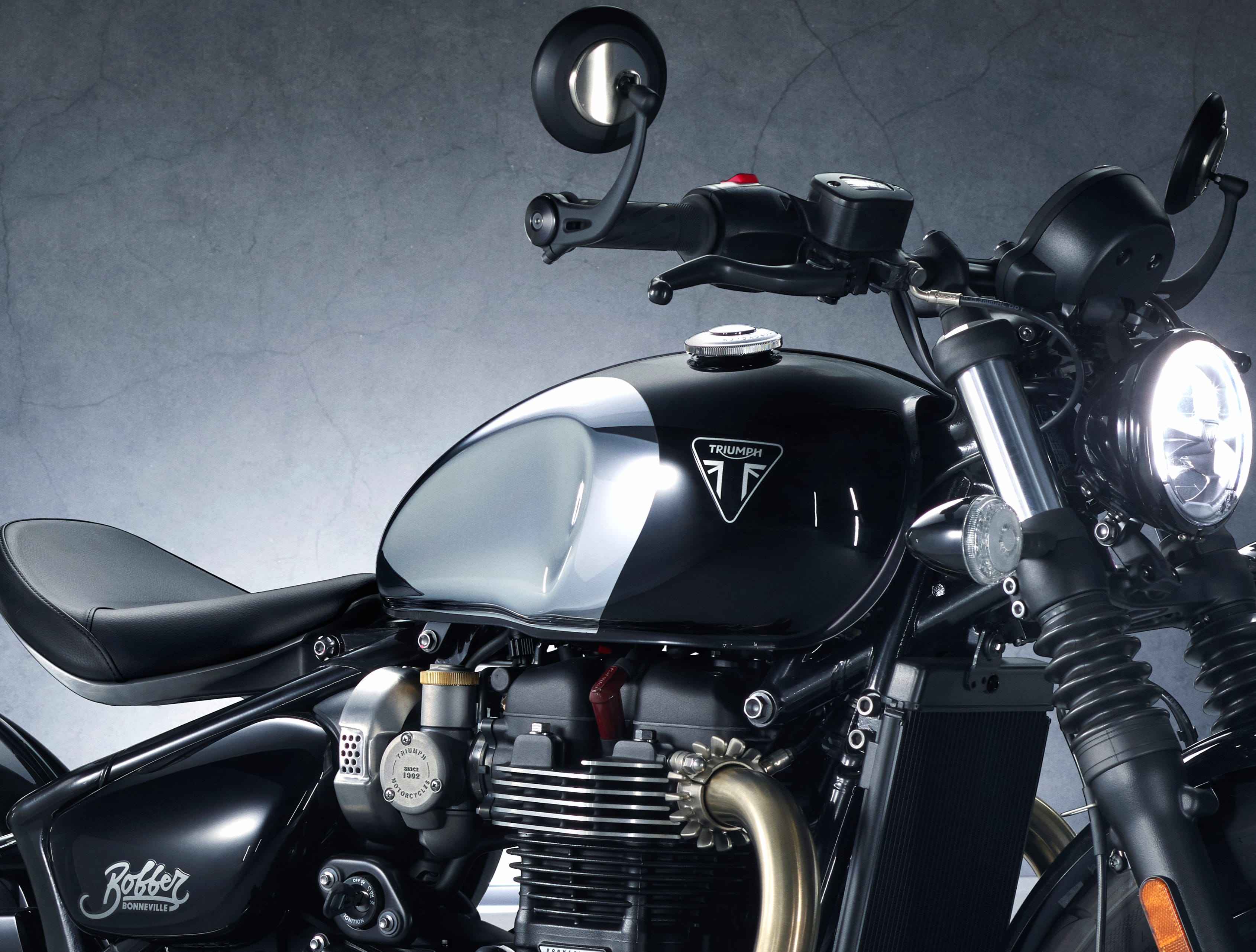 Triumph Bonneville Bobber Chrome Edition wallpapers HD quality