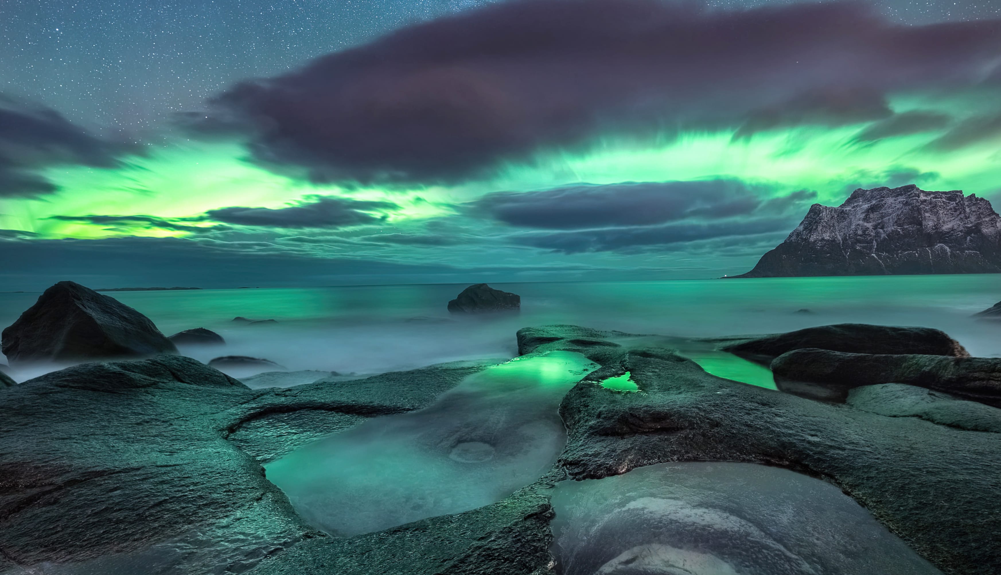 Uttakleiv beach Aurora sky wallpapers HD quality