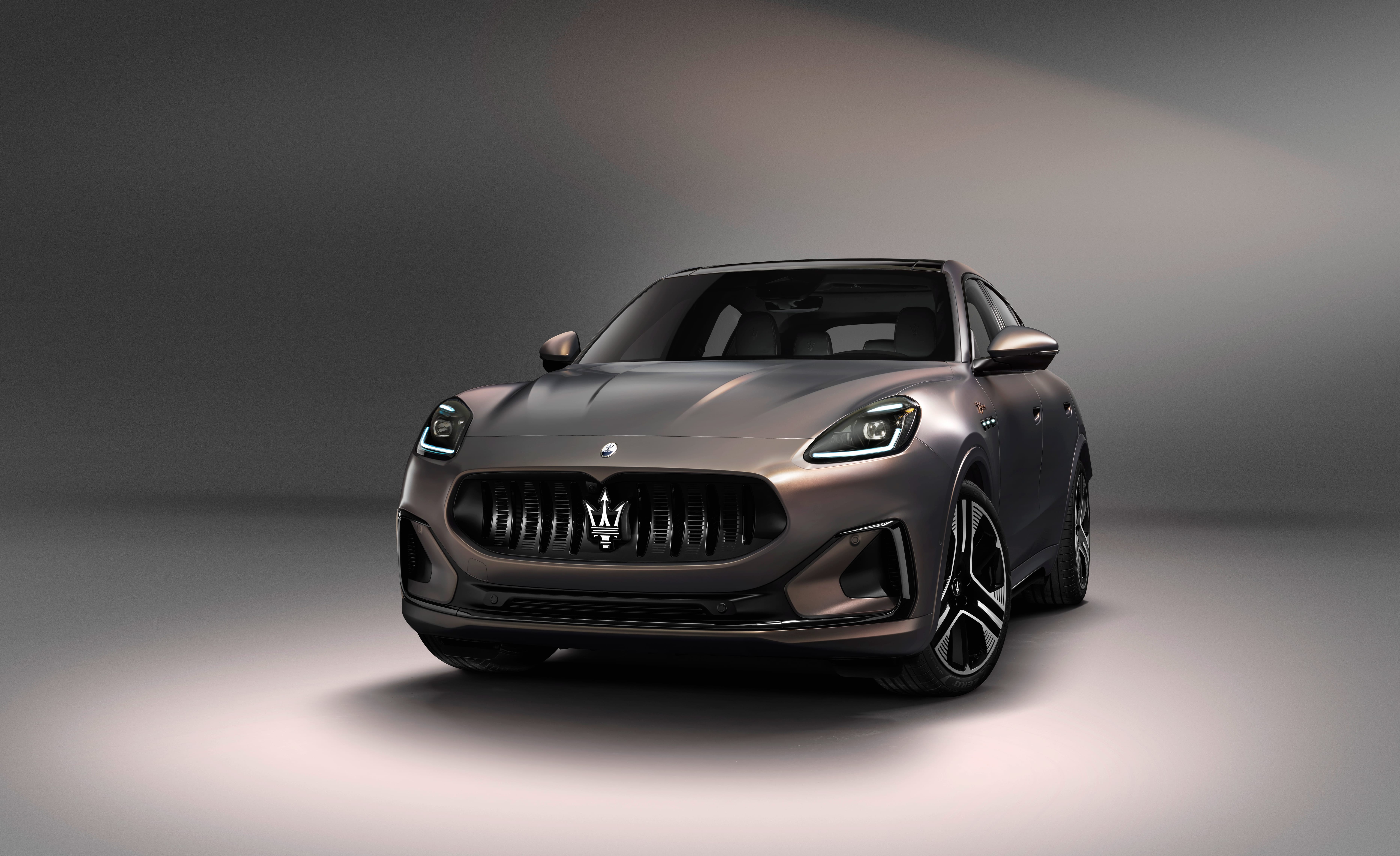 Vehicle Maserati Grecale 8k Ultra at 640 x 960 iPhone 4 size wallpapers HD quality