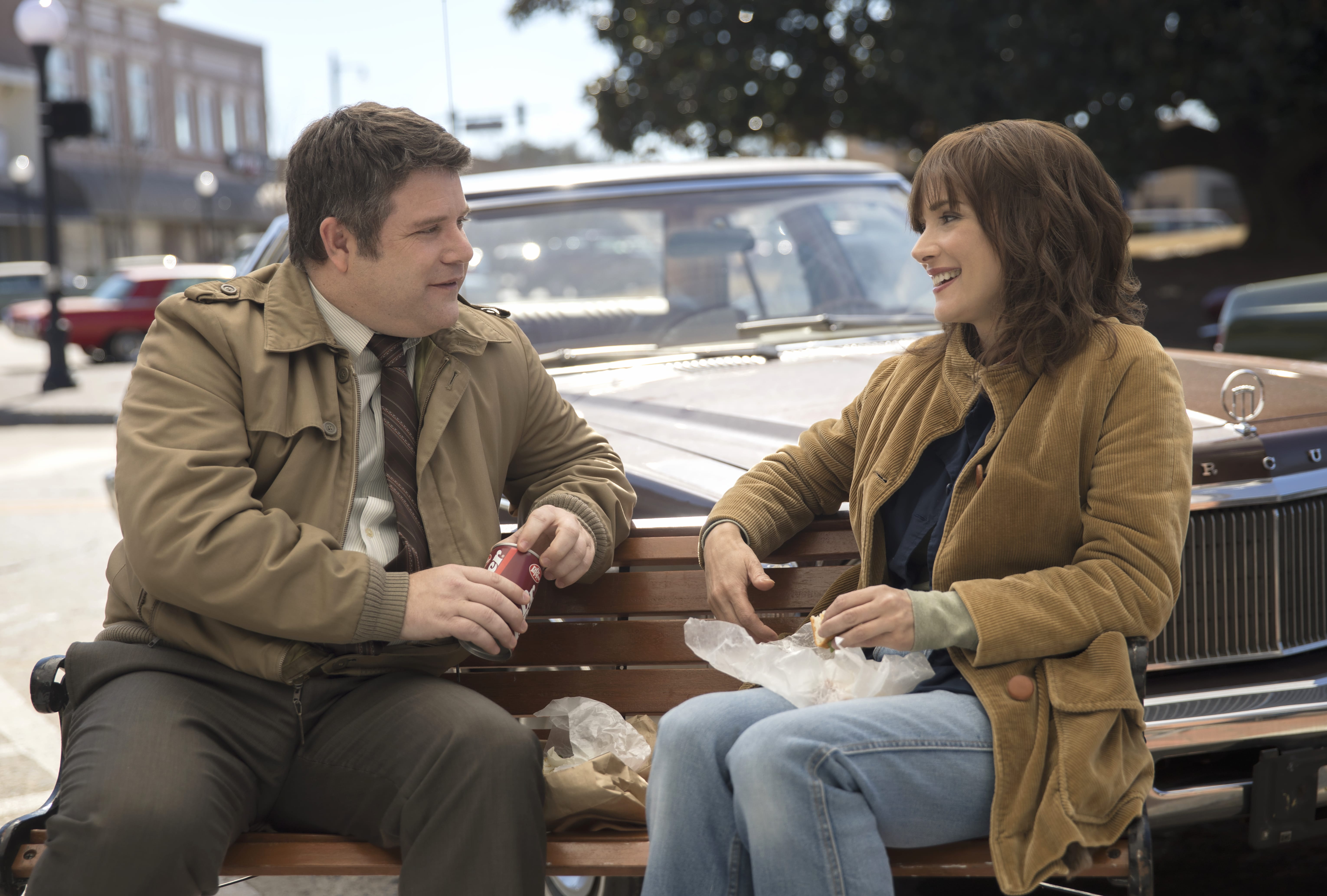 Winona Ryder Sean Astin Joyce Byers TV Show Stranger Things wallpapers HD quality