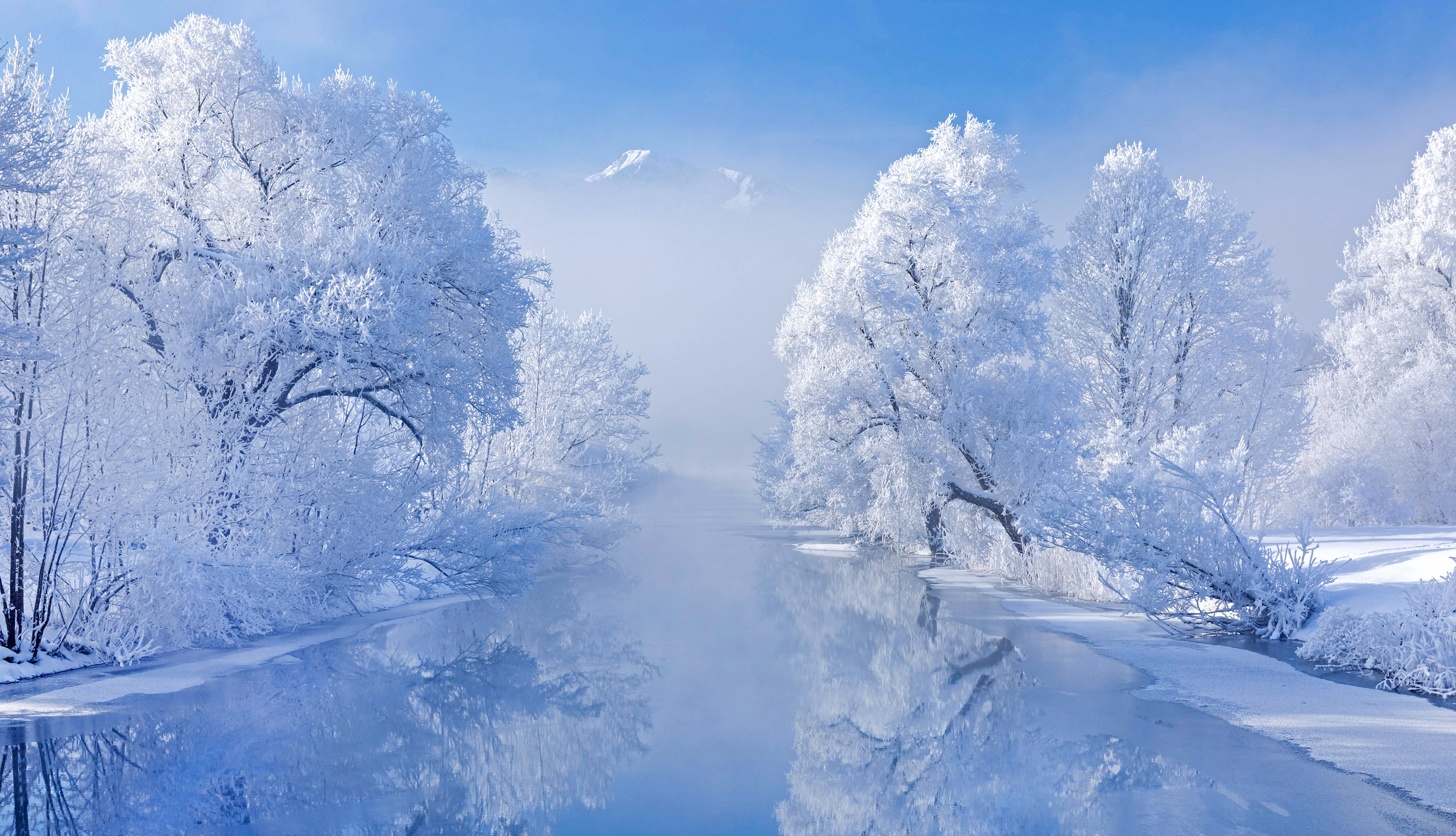 Winter Reflections at Lake Kochel - at 1600 x 1200 size wallpapers HD quality