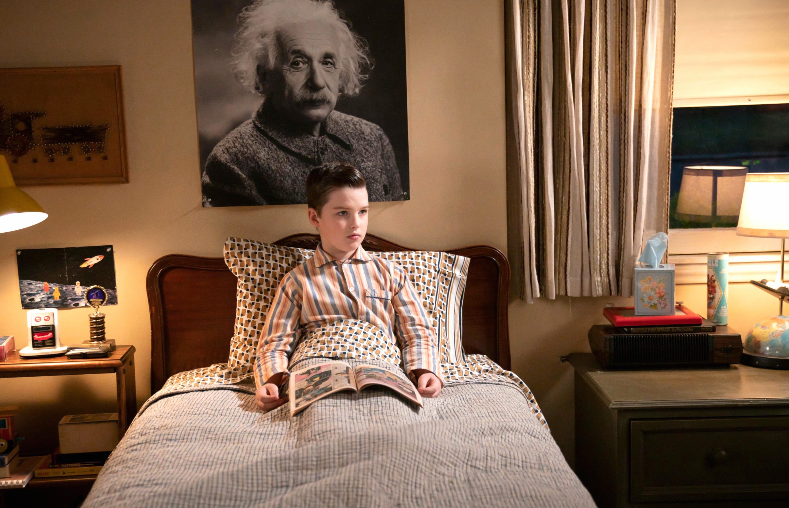 Young Sheldon Inspired HD Desktop Wallpaper at 2048 x 2048 iPad size wallpapers HD quality