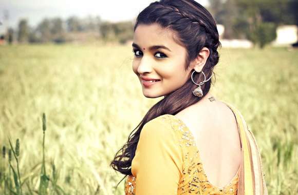 Alia Bhatt in Humpty Sharma Ki Dulhania