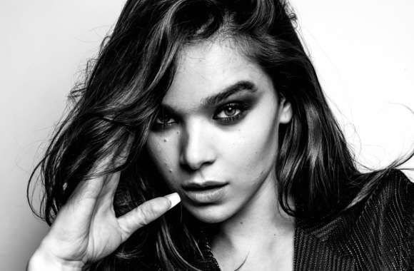 Black & White Face Celebrity Hailee Steinfeld wallpapers hd quality