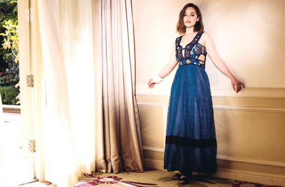 Blue Dress Short Hair Brunette Actress English Celebrity Emilia Clarke