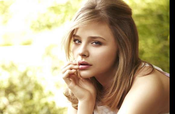 Chloë Grace Moretz Stunning of a Blonde American Actress