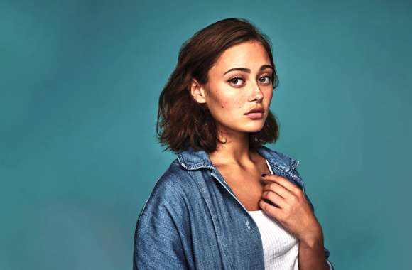 Ella Purnell Pastel cyan