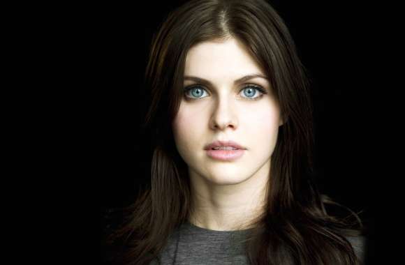 HD Wallpaper of Alexandra Daddario Brunette Beauty with Striking Blue Eyes