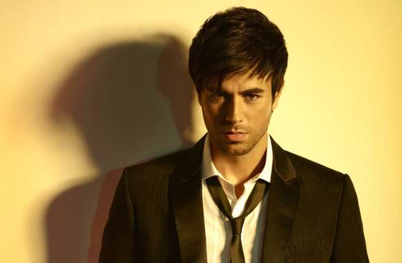 HD Wallpaper of Enrique Iglesias A Musical Icon