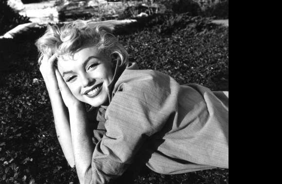 Marilyn Monroe Smiling - Black & White wallpapers hd quality