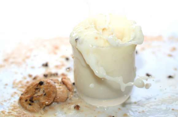 Milk Splash with Cookies -