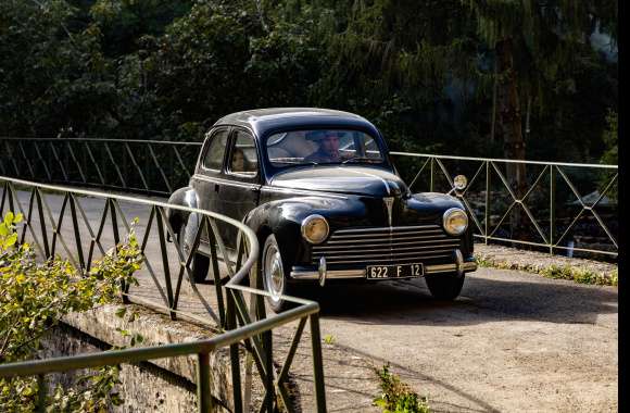 Monsieur Spade Vintage Car Scene