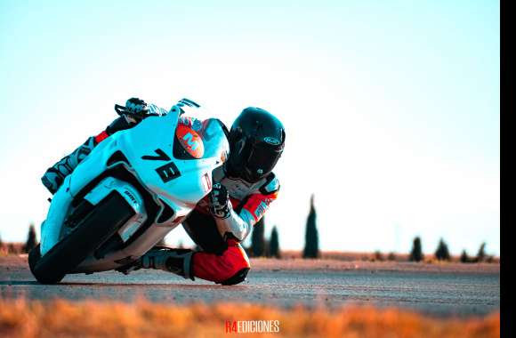 moto en circuito tumbando wallpapers hd quality