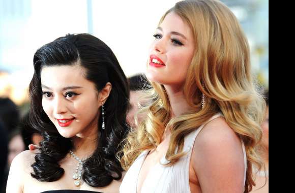 Smile Brunette Blonde Model Doutzen Kroes Actress Fan Bingbing Celebrity Actor