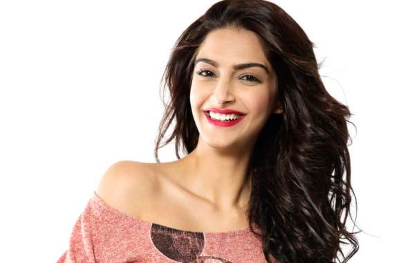 Sonam Kapoor Radiant Smile & Beauty wallpapers hd quality