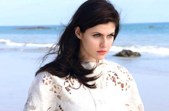 Stunning Brunette Actress at the Beach - wallpapers hd quality