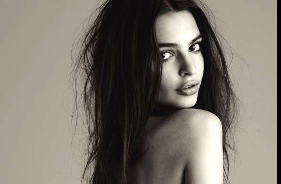 Stunning of Celebrity Emily Ratajkowski