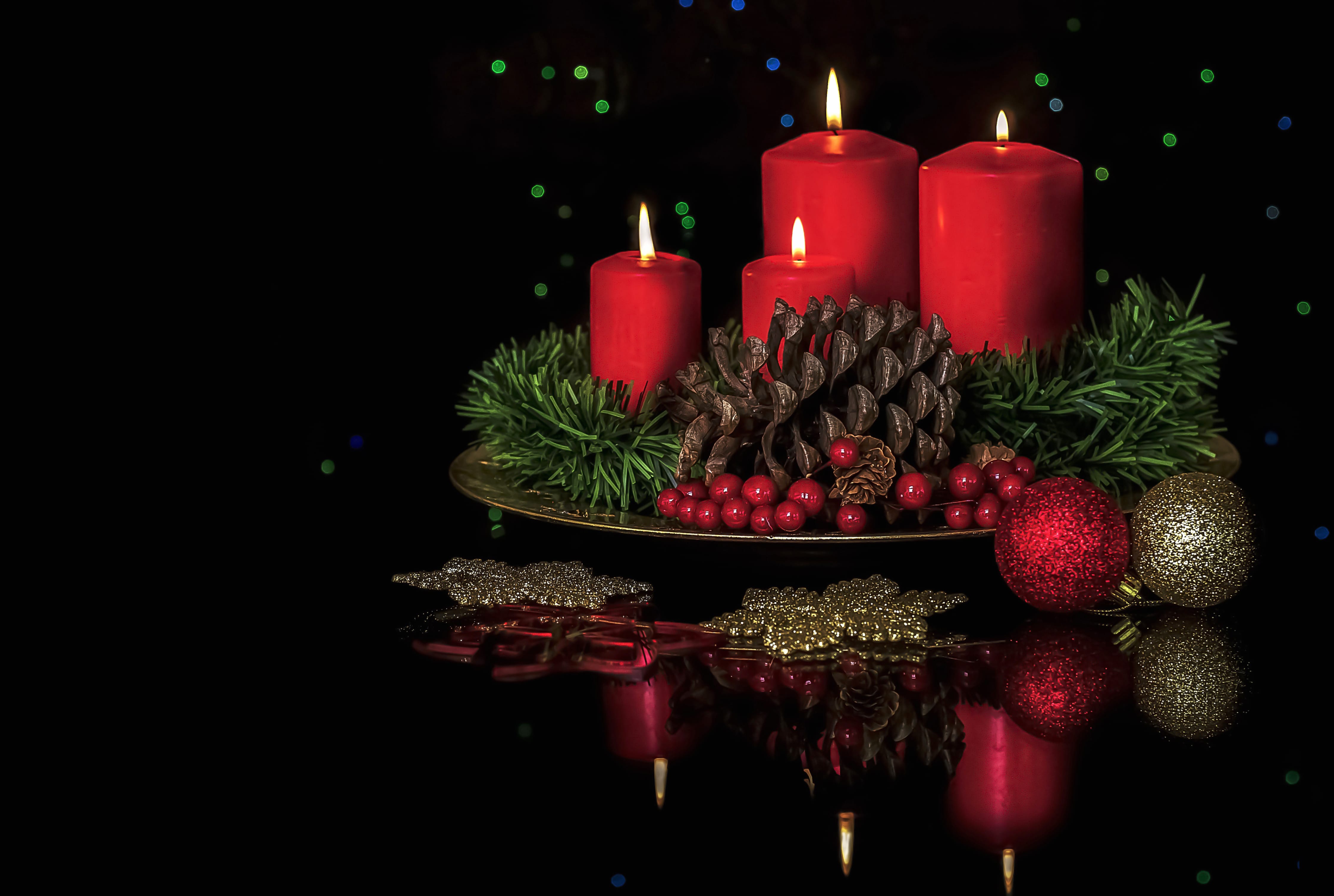 4K Ultra HD Christmas Candle and Pine Cone Wallpaper at 2048 x 2048 iPad size wallpapers HD quality