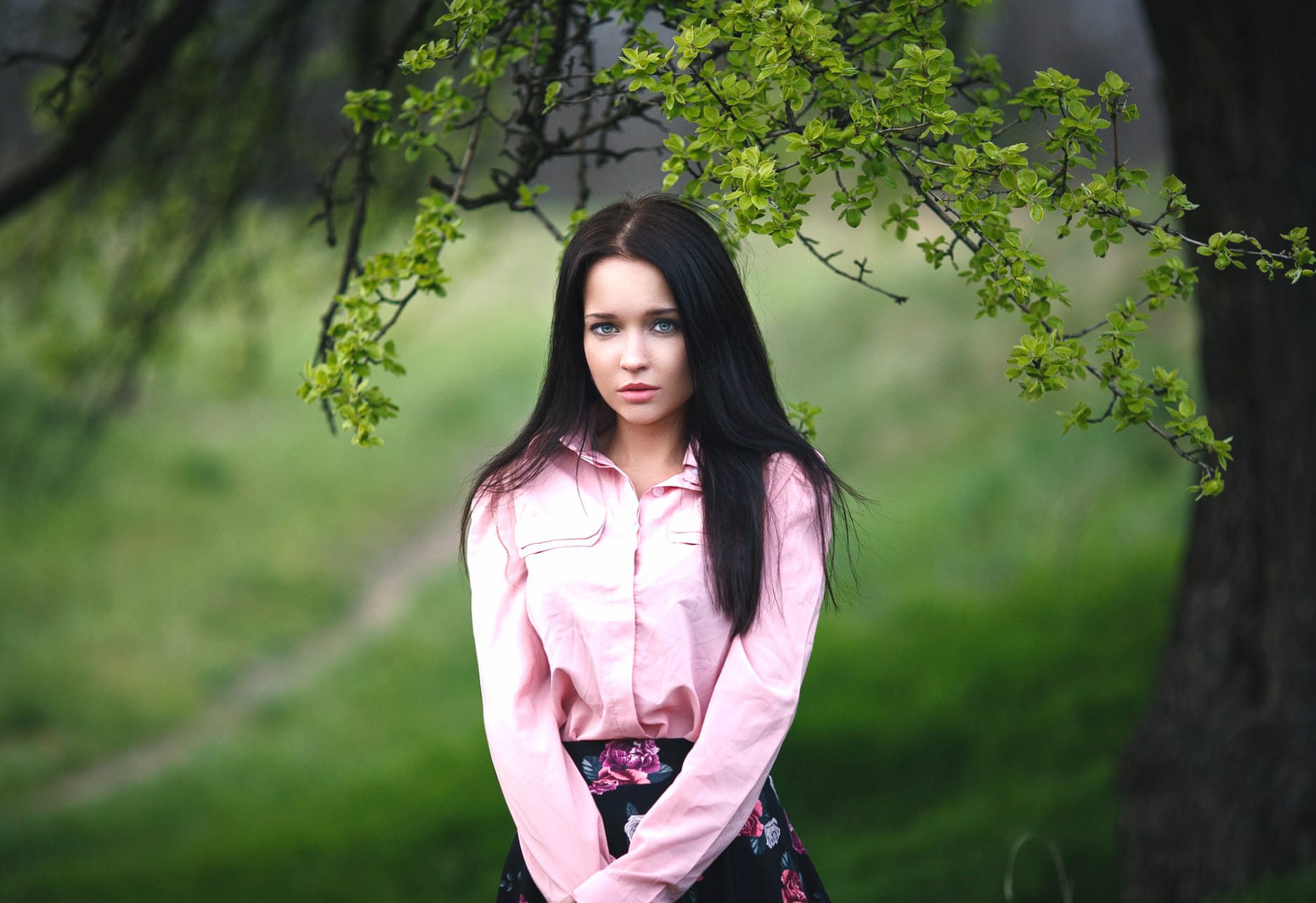 Angelina Petrova in Nature - at 1024 x 1024 iPad size wallpapers HD quality