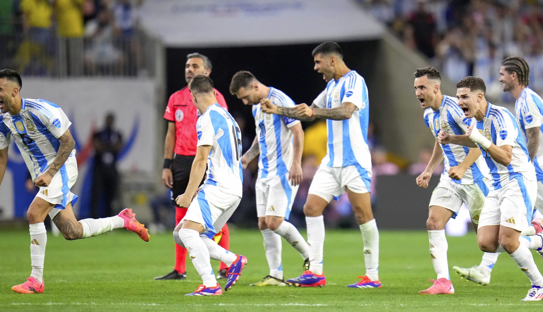 Argentina National Football Team Celebration - at 750 x 1334 iPhone 6 size wallpapers HD quality