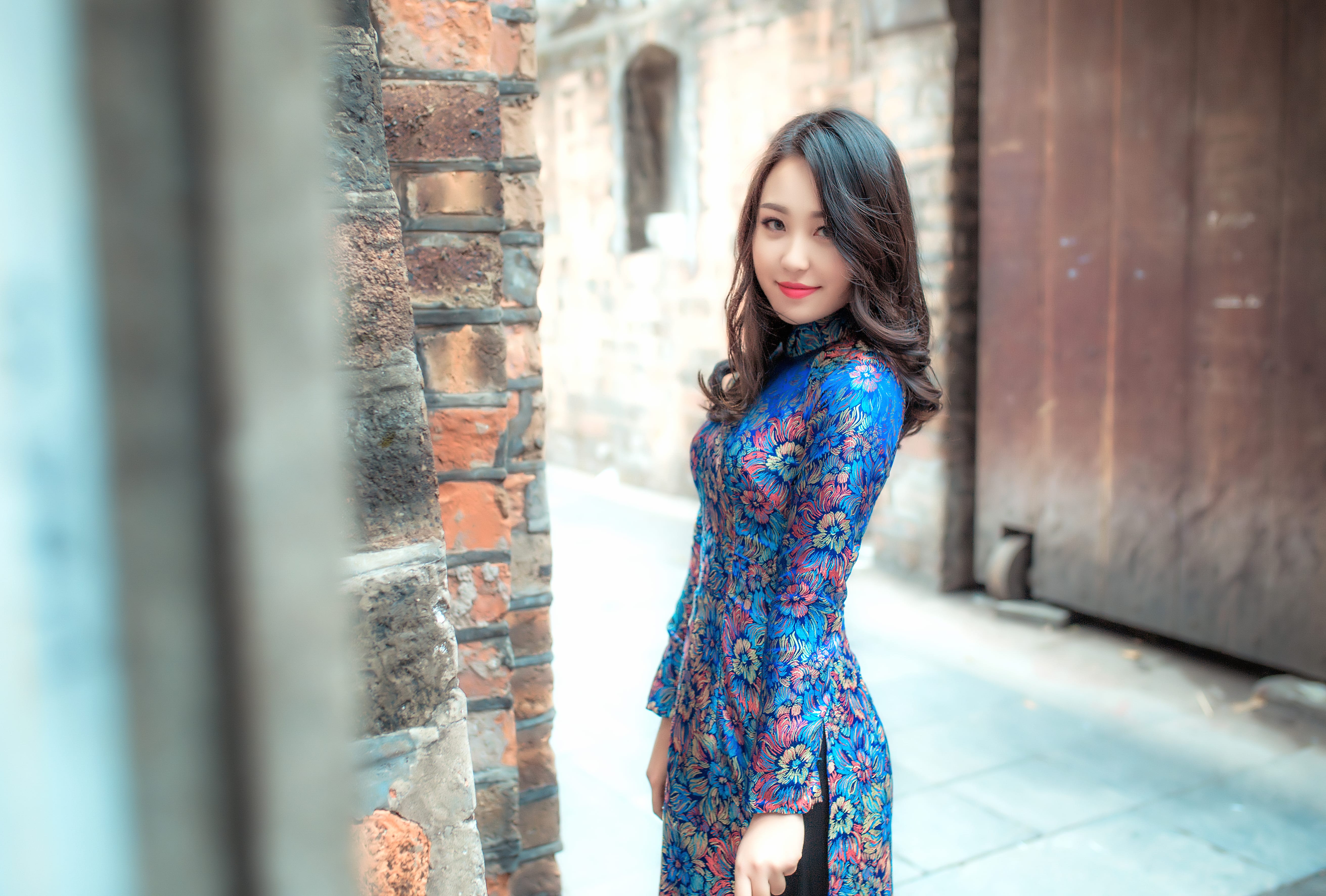 Asian Beauty in Alley - at 1024 x 1024 iPad size wallpapers HD quality