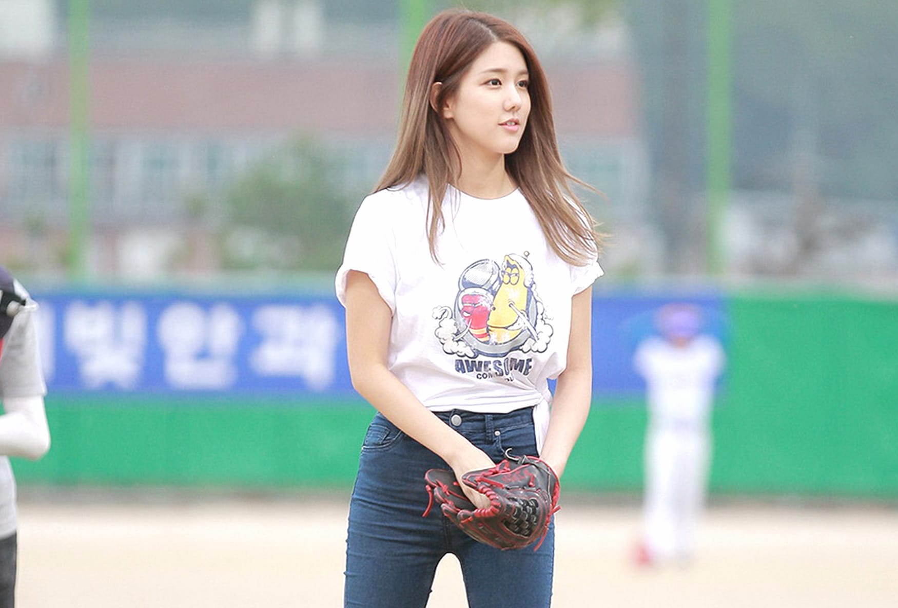 Asian Woman Playing Baseball - wallpapers HD quality