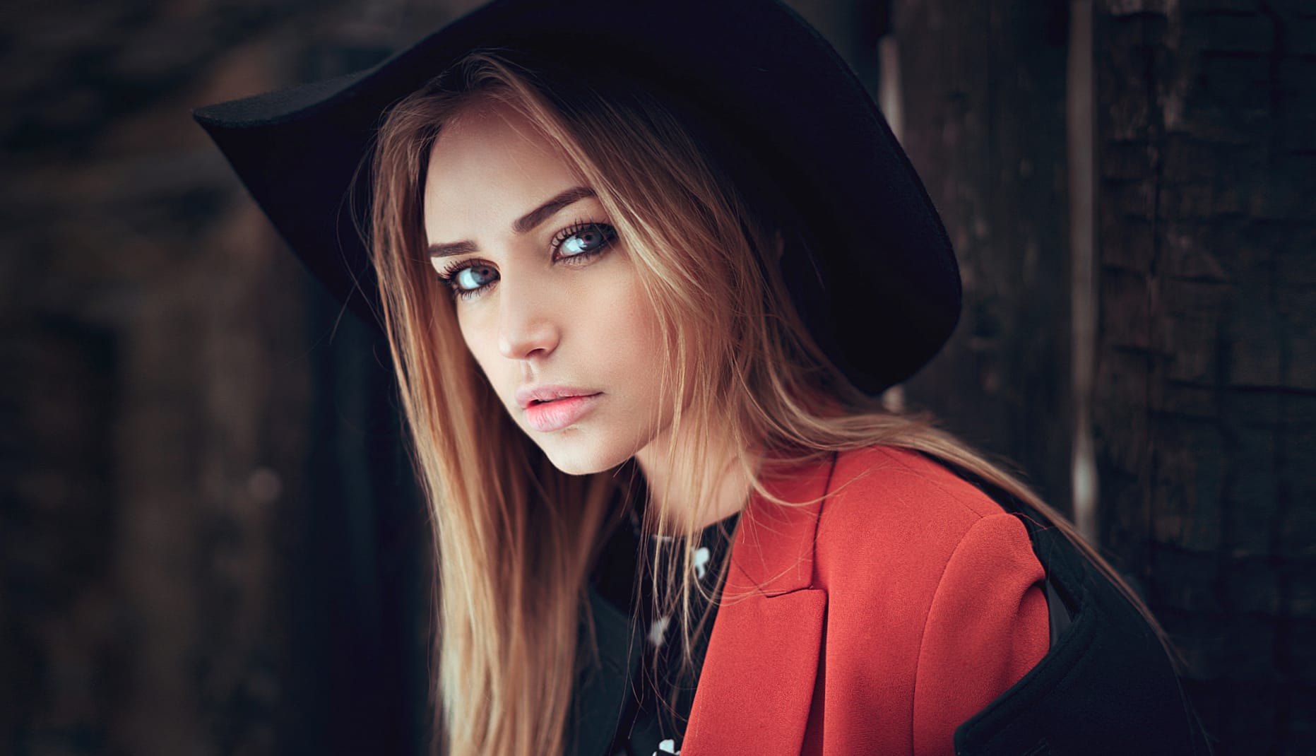 Blonde Beauty of a Model with Blue Eyes and Hat at 750 x 1334 iPhone 6 size wallpapers HD quality