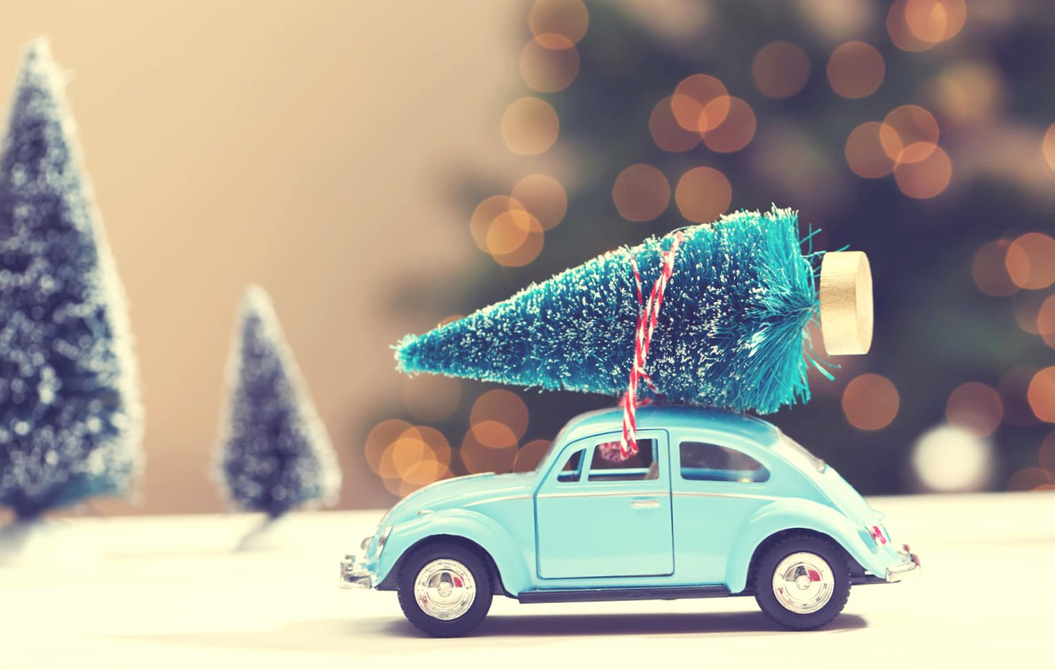 Bokeh Car Toy Holiday Christmas Wallpaper at 1152 x 864 size wallpapers HD quality