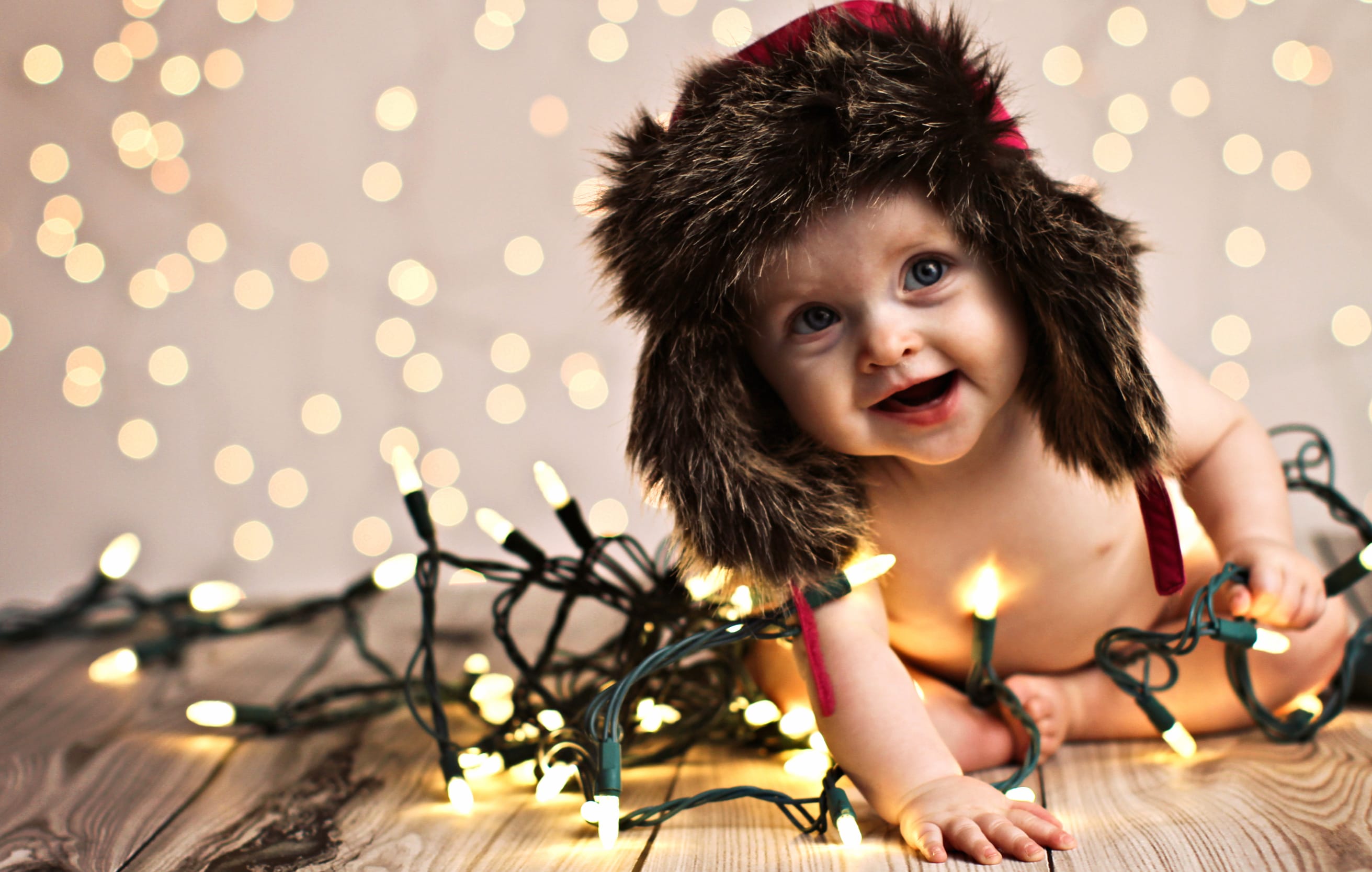 Charming Child with Christmas Lights - wallpapers HD quality