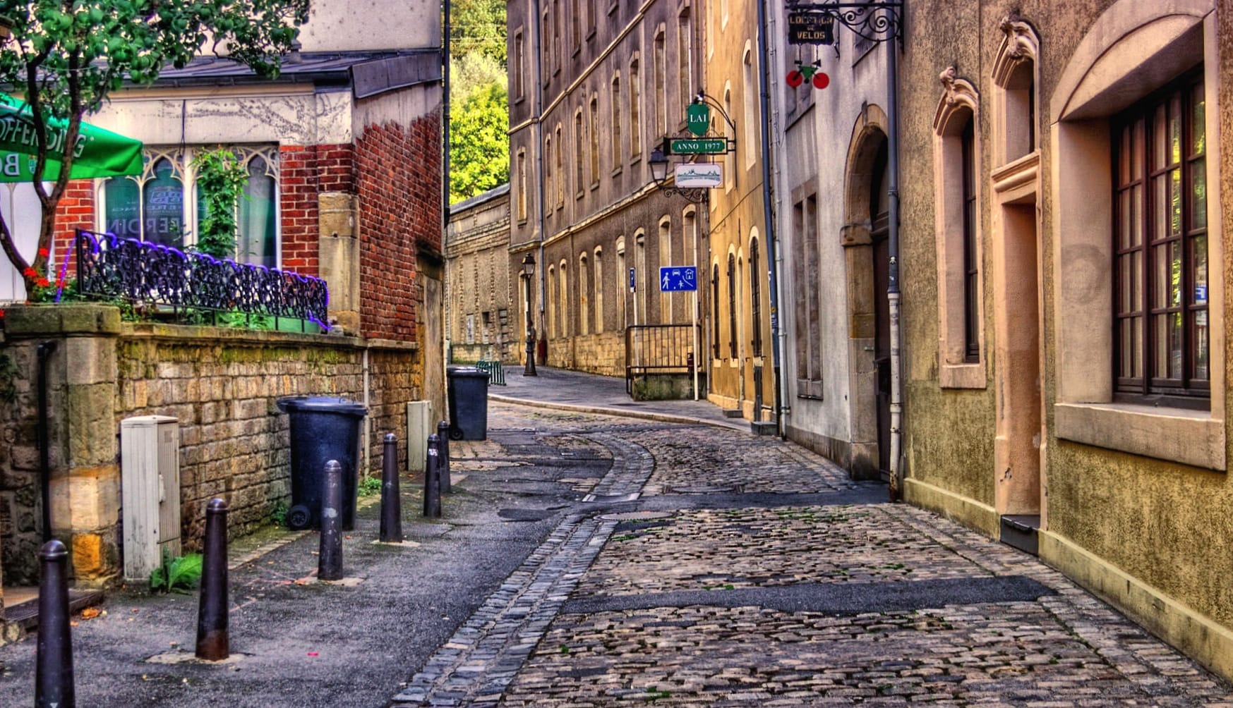 Charming Street HDR at 320 x 480 iPhone size wallpapers HD quality