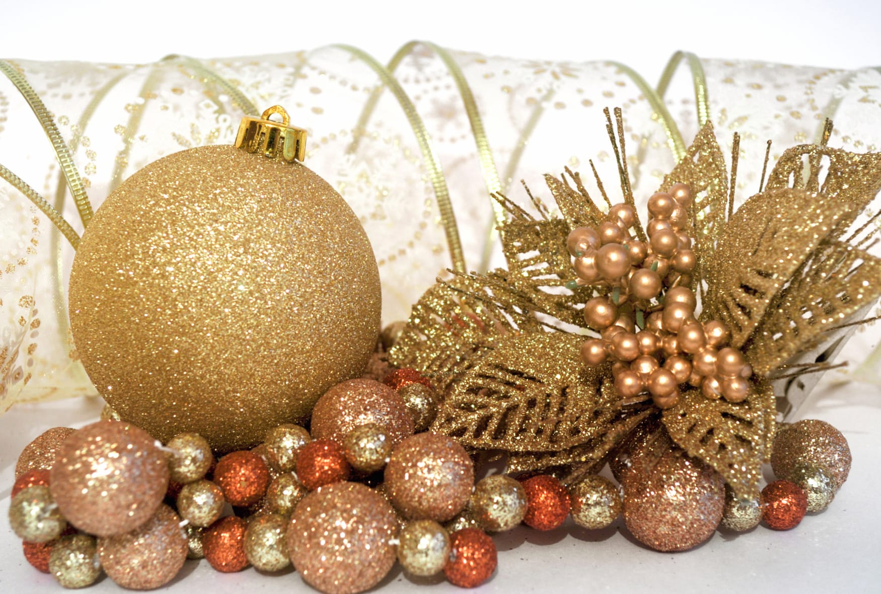 Christmas Ornaments Decoration Holiday Christmas at 320 x 480 iPhone size wallpapers HD quality