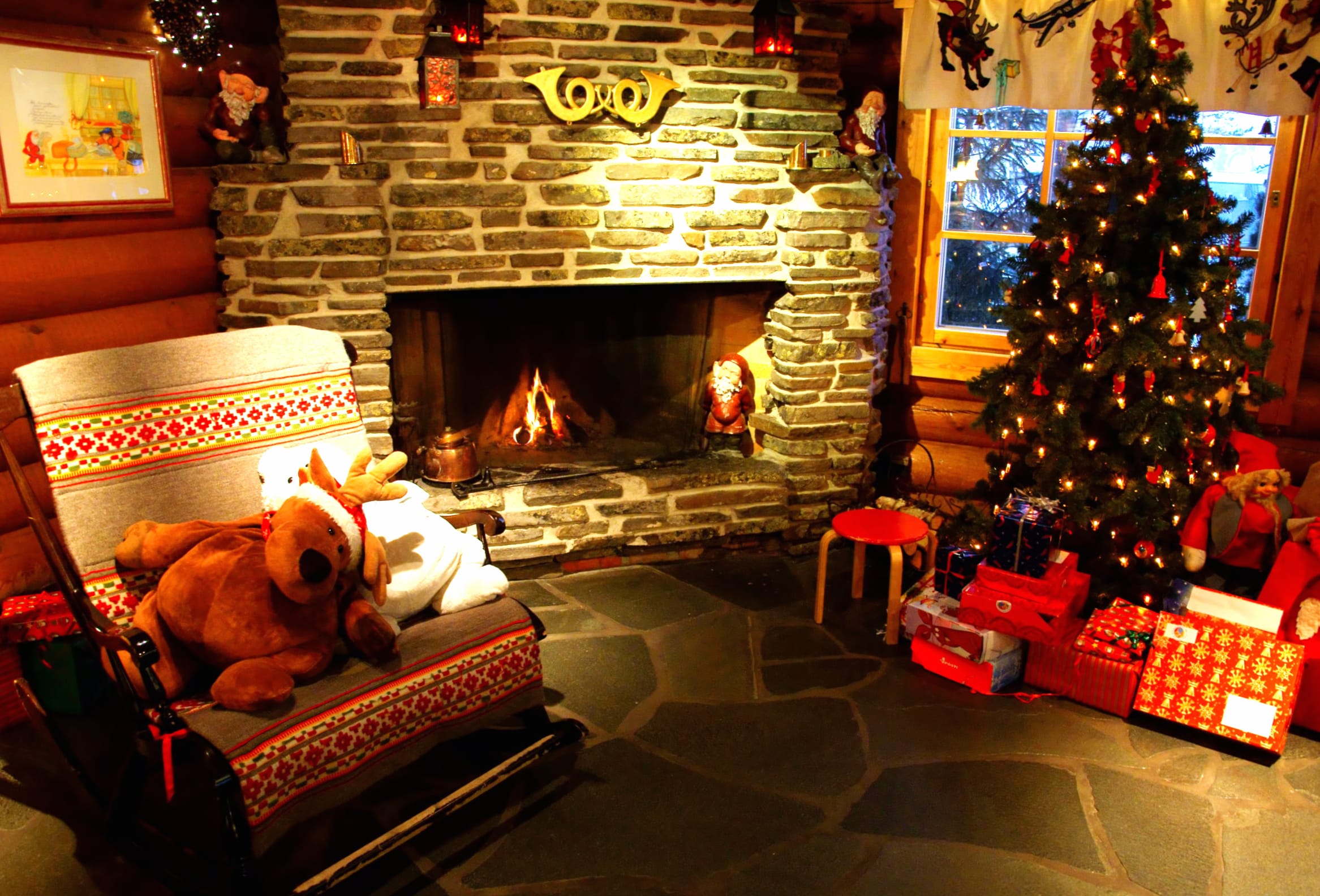 Cozy Christmas Moments of a Festive Fireplace Scene at 640 x 960 iPhone 4 size wallpapers HD quality