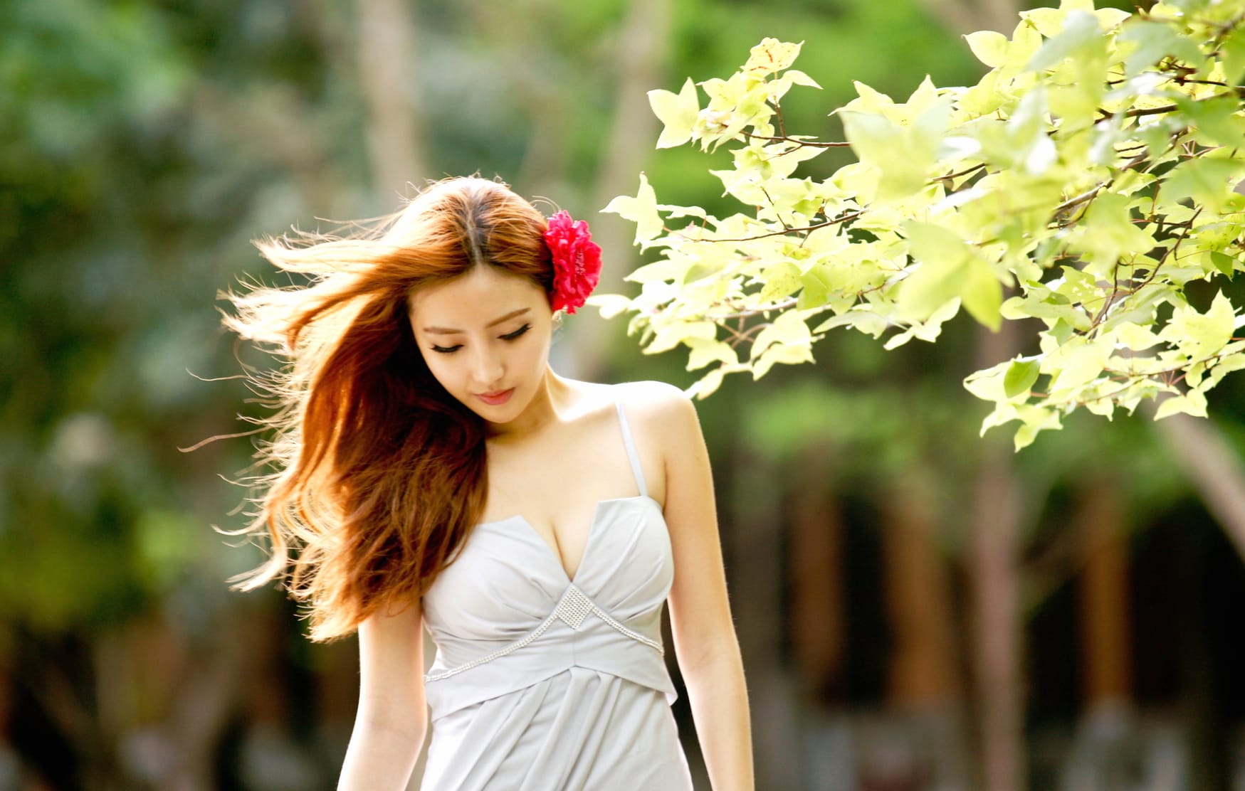 Elegant Asian Woman in Nature wallpapers HD quality