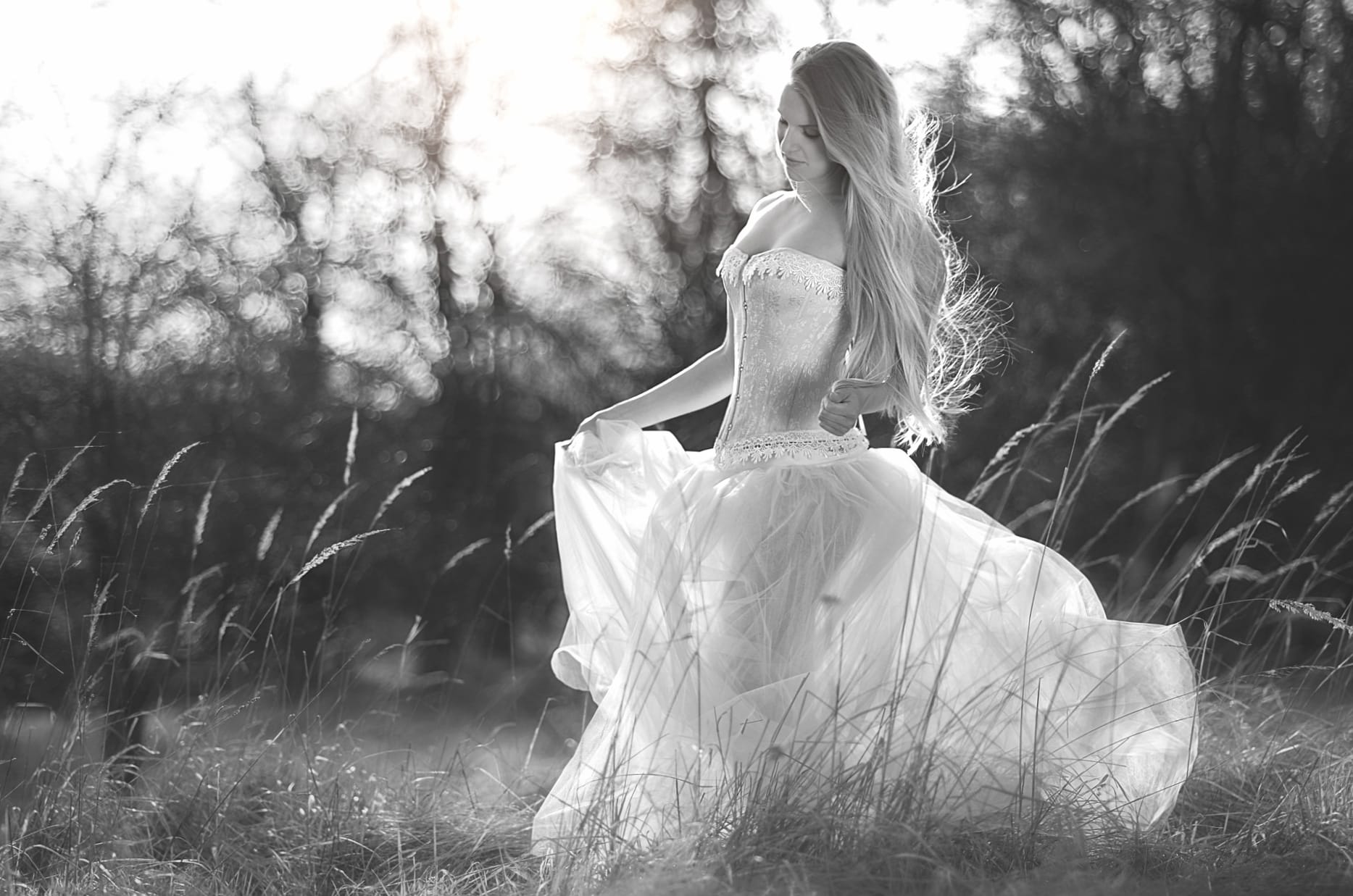 Elegant Bride in Nature - wallpapers HD quality