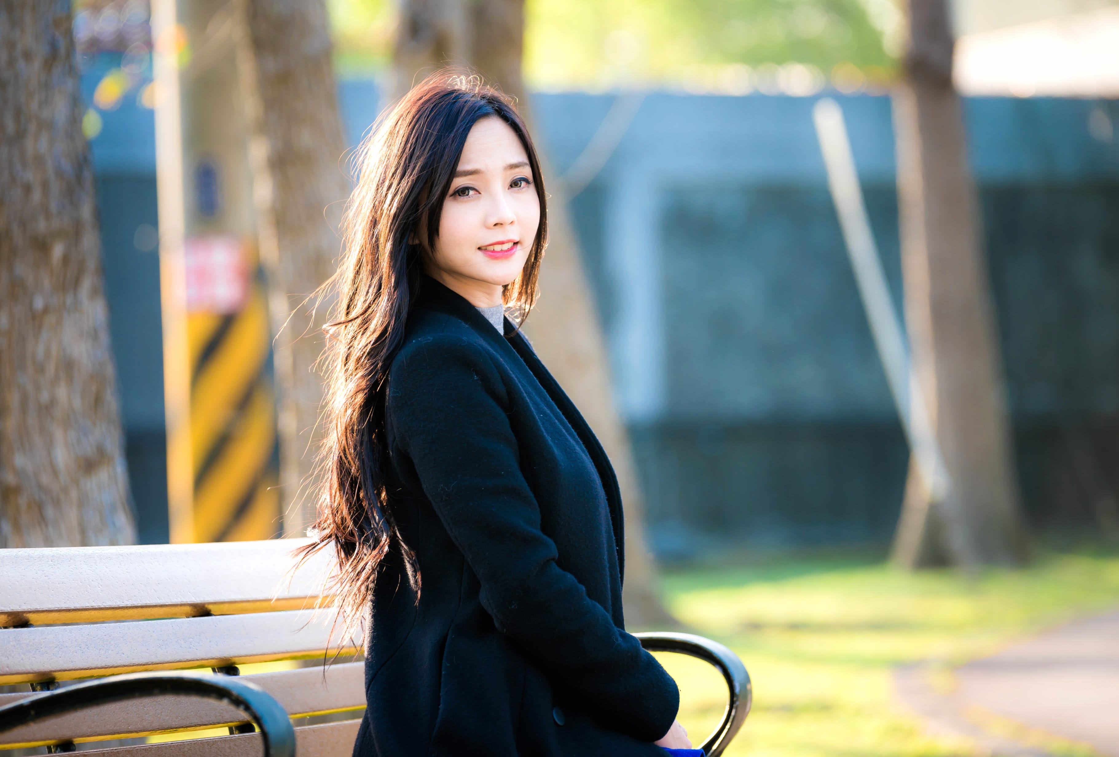 Elegant Brunette in the Park - wallpapers HD quality