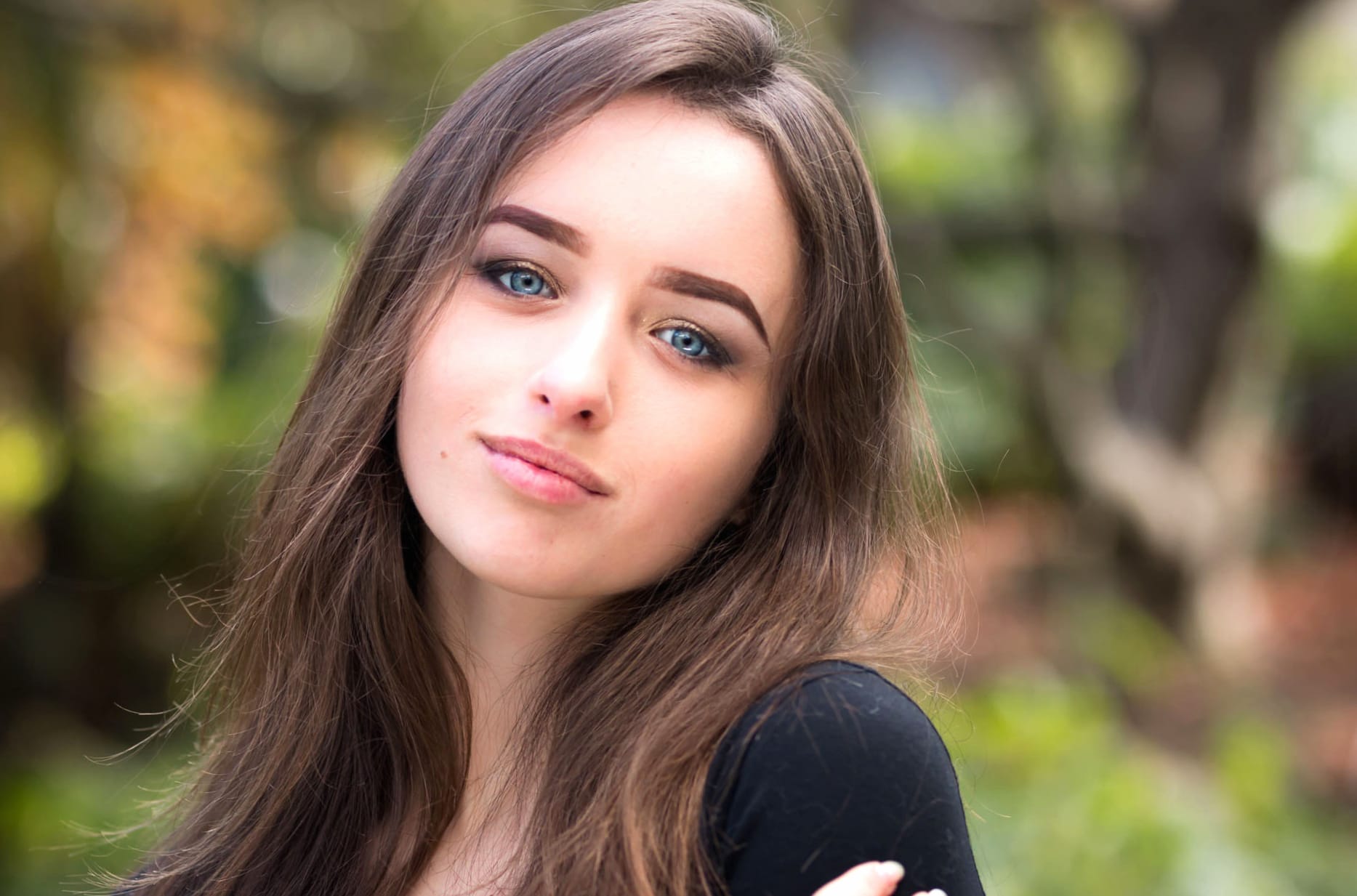 Elegant Brunette with Blue Eyes - wallpapers HD quality