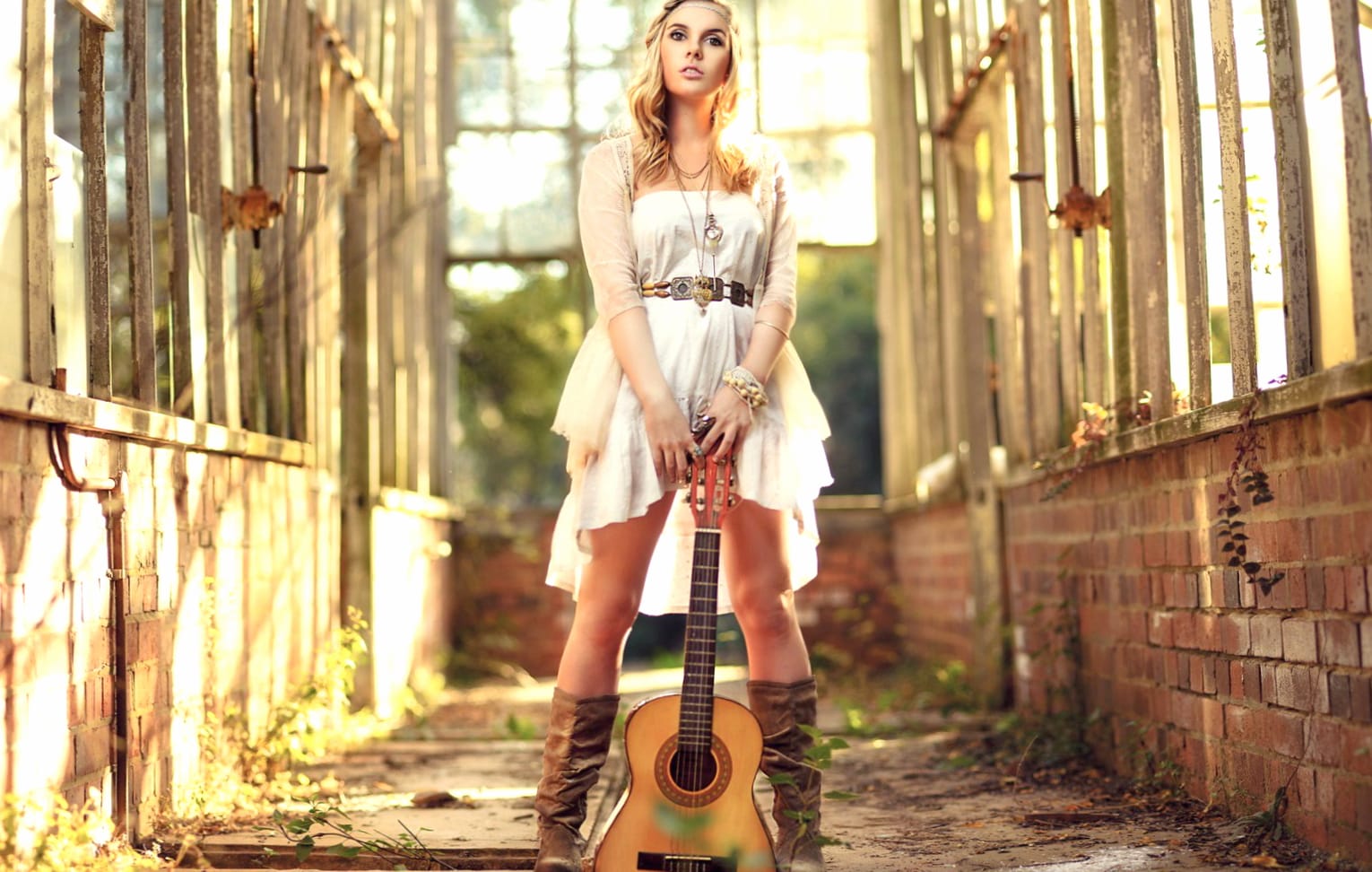 Elegant Model with Guitar - at 640 x 1136 iPhone 5 size wallpapers HD quality