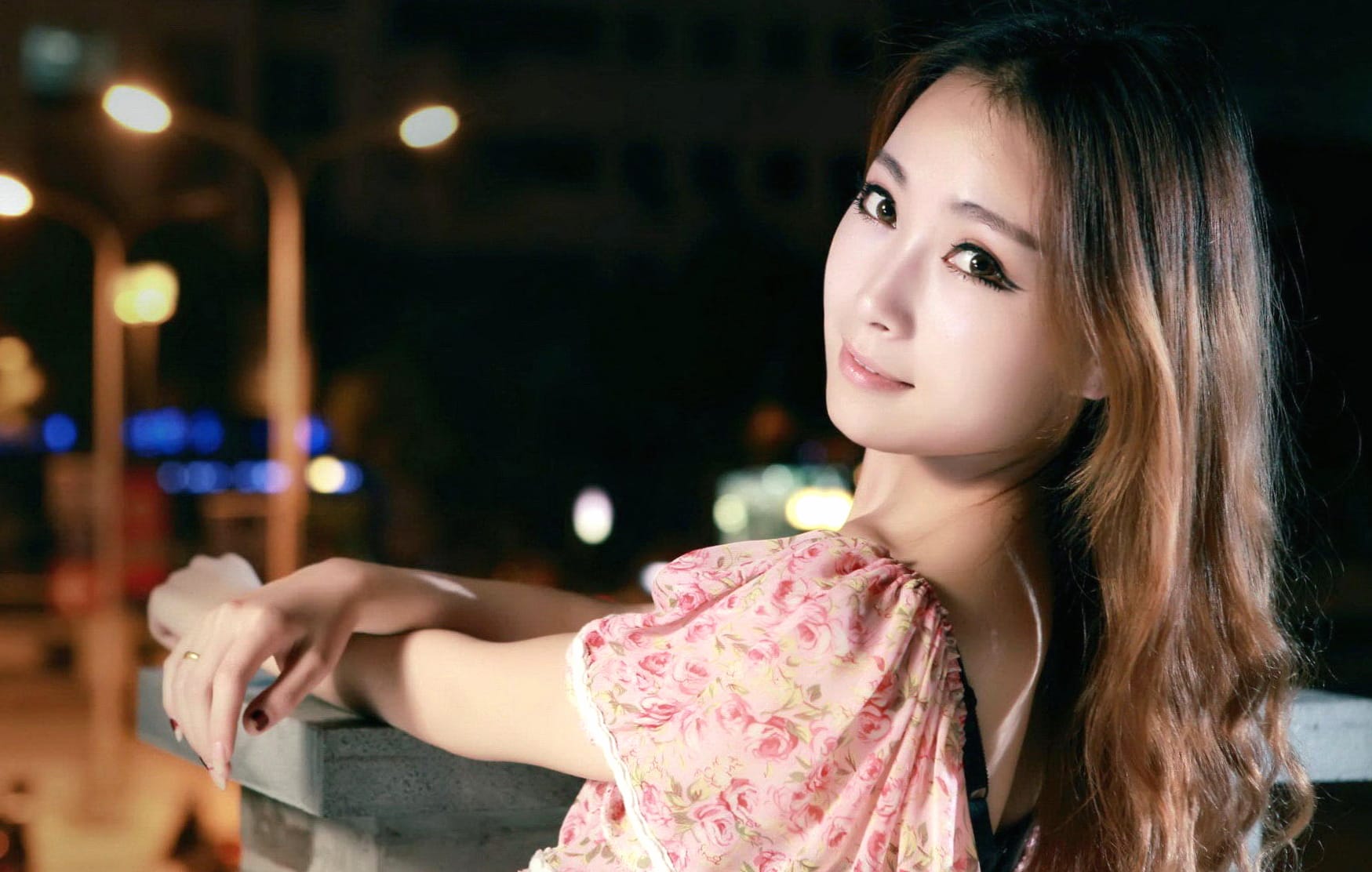 Elegant Night – Asian Woman at 1280 x 960 size wallpapers HD quality